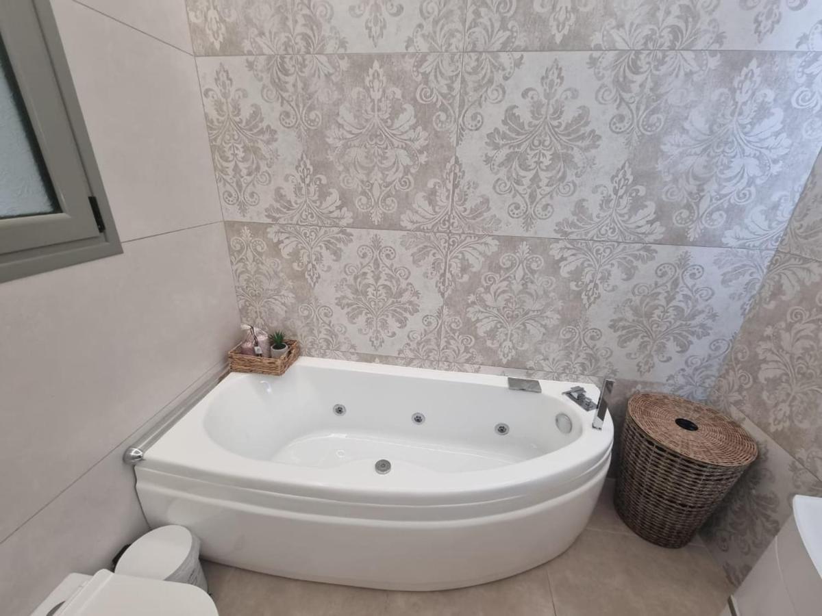 Agora Luxury Apartment 1 لوتراكي المظهر الخارجي الصورة